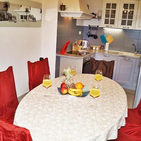 Apartments By The Sea Krilo Jesenice, Omis - 15145 Jesenice  Phòng bức ảnh