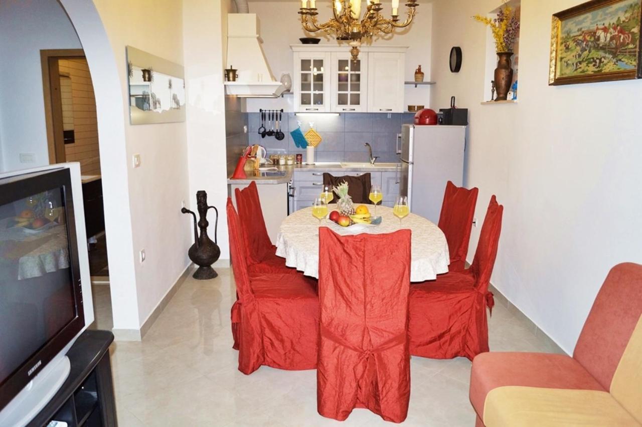 Apartments By The Sea Krilo Jesenice, Omis - 15145 Jesenice  Ngoại thất bức ảnh