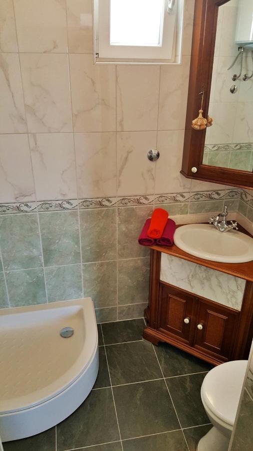 Apartments By The Sea Krilo Jesenice, Omis - 15145 Jesenice  Ngoại thất bức ảnh