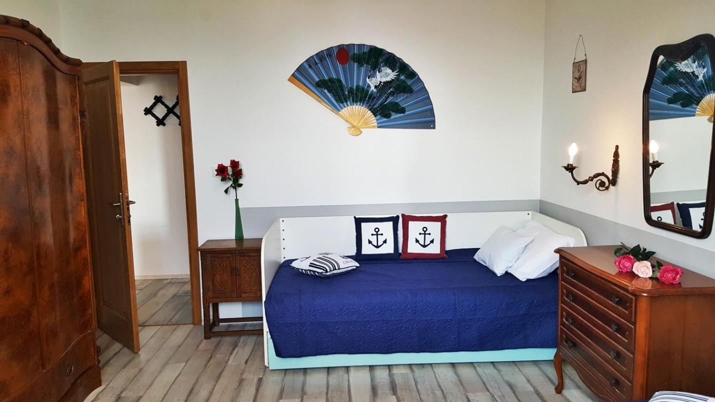 Apartments By The Sea Krilo Jesenice, Omis - 15145 Jesenice  Phòng bức ảnh